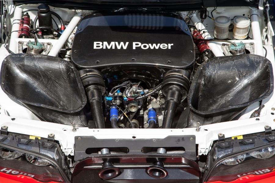 Моторный отсек BMW M3 GTR ALMS (E46) 2001 года  (фото 38 из 38)